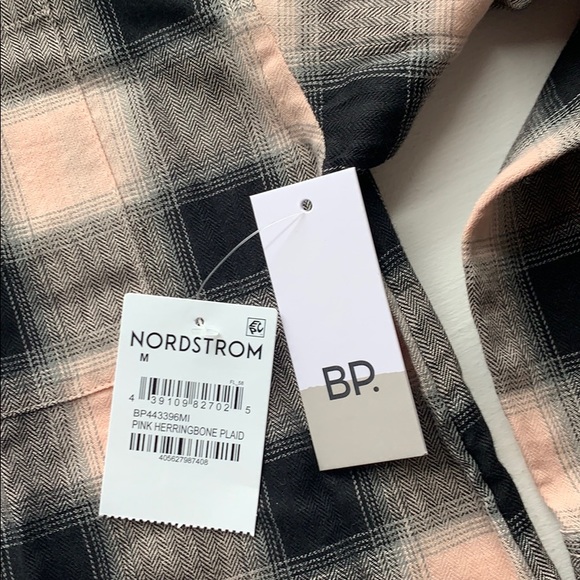 NWT High/Low Plaid Button-Up Shirt - Picture 8 of 9